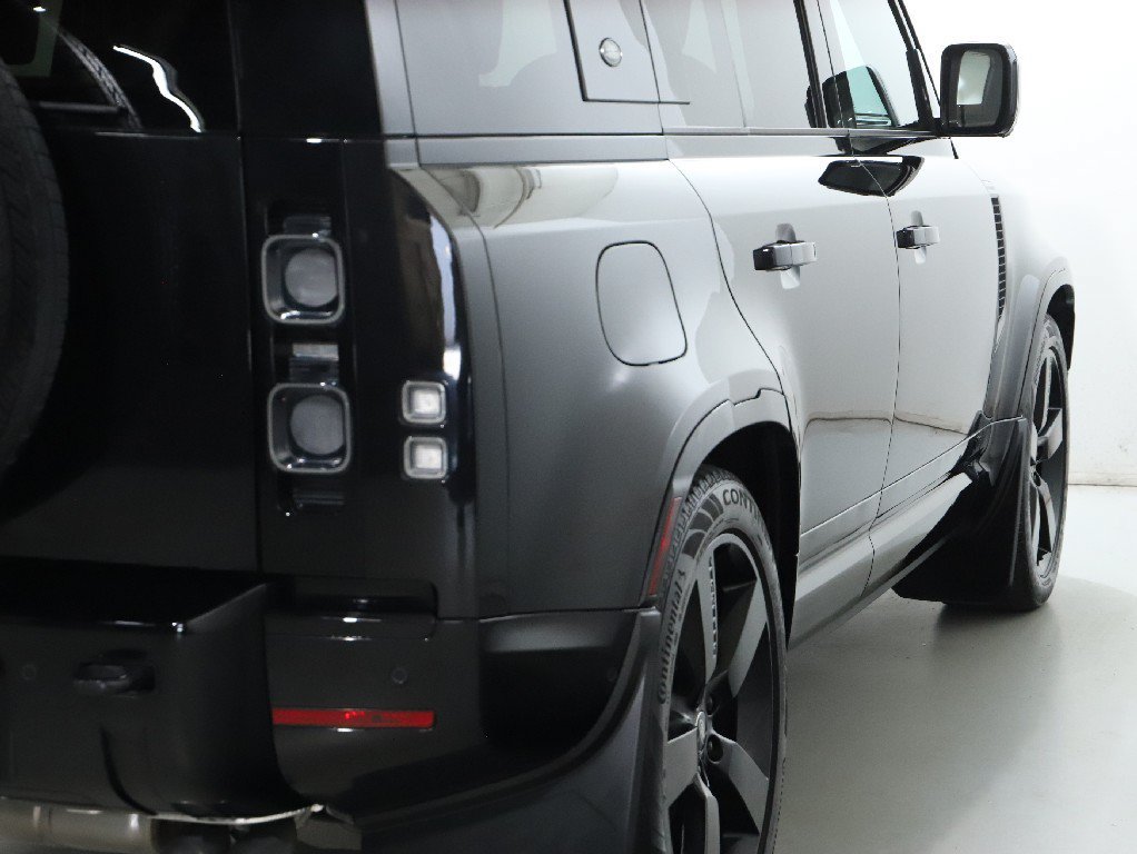 Certified 2024 Land Rover Defender 110 V8 AWD/4WD image 8