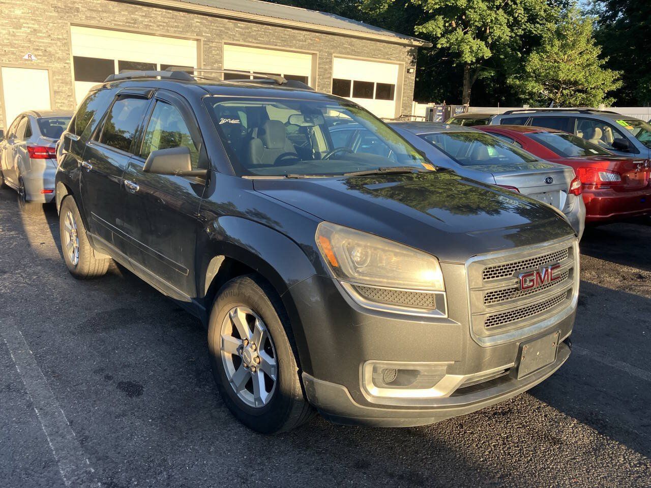 Used 2014 GMC Acadia SLE FWD image 2