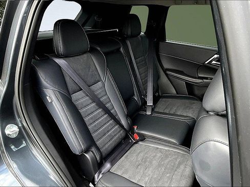 Used 2024 Mitsubishi Outlander SE image 10