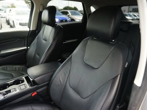 Used 2019 Ford Edge Titanium w/ Equipment Group 301A FWD image 10