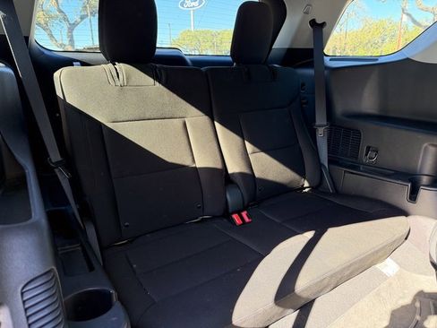 Used 2021 Ford Explorer XLT image 19