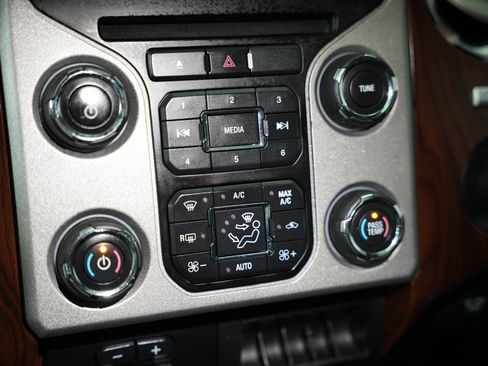 Used 2014 Ford F250 Lariat w/ Lariat Ultimate Package image 26