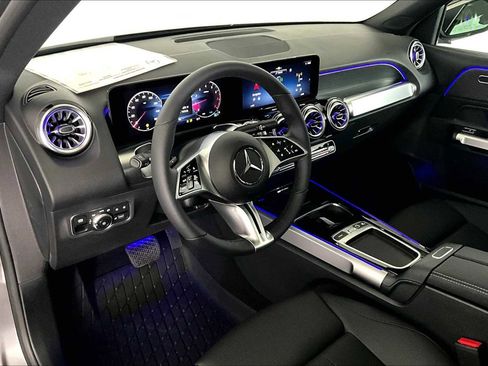 New 2025 Mercedes-Benz GLB 250 4MATIC image 10