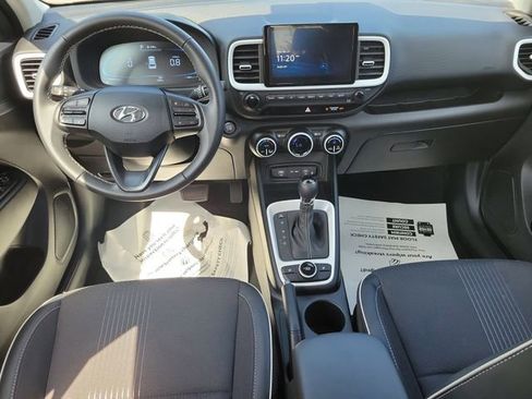 Used 2025 Hyundai Venue Limited FWD image 15