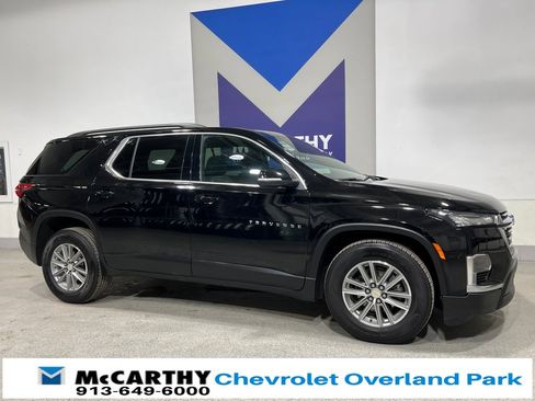 Used 2023 Chevrolet Traverse LT image 3