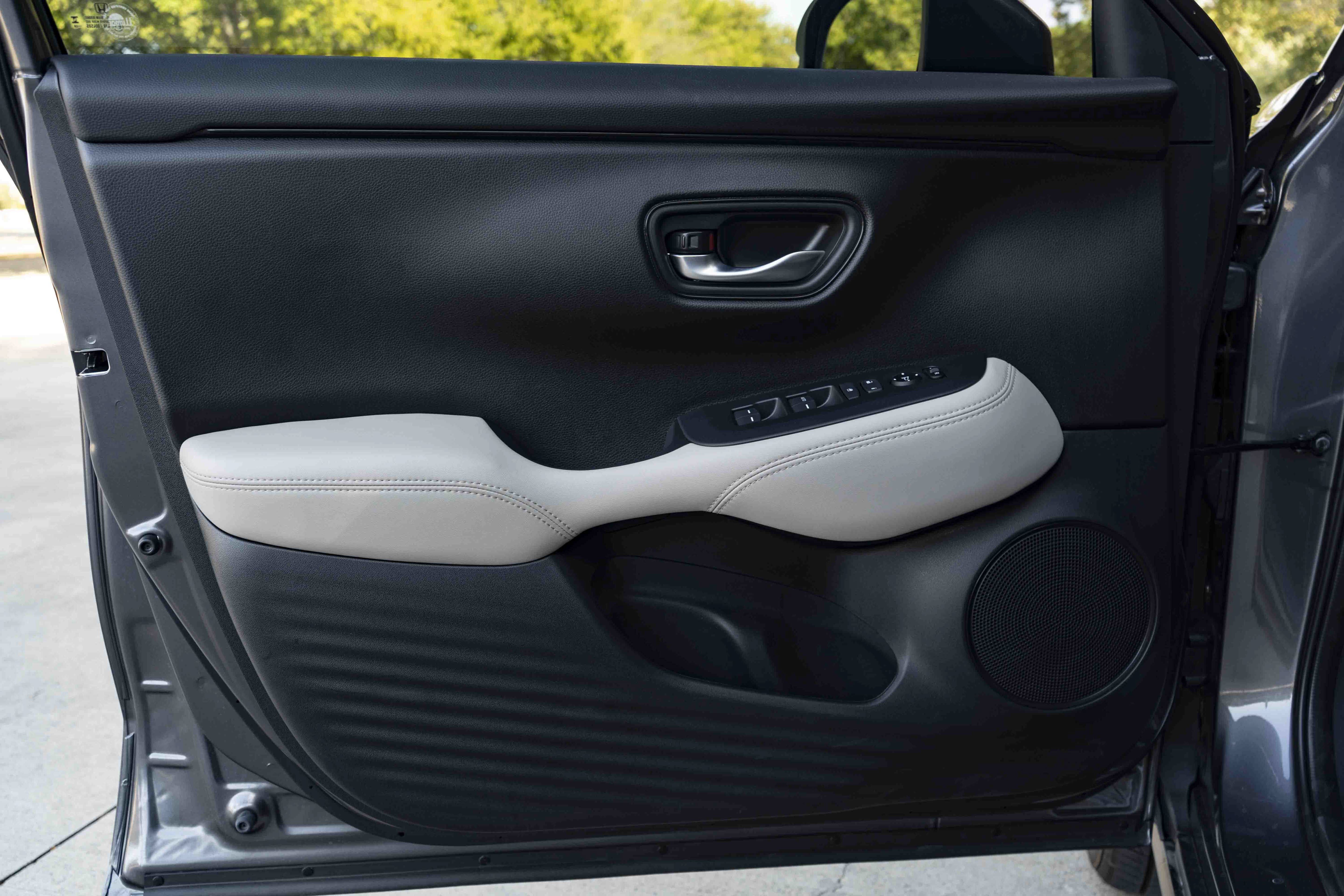 Used 2027 Honda HR-V LX image 37