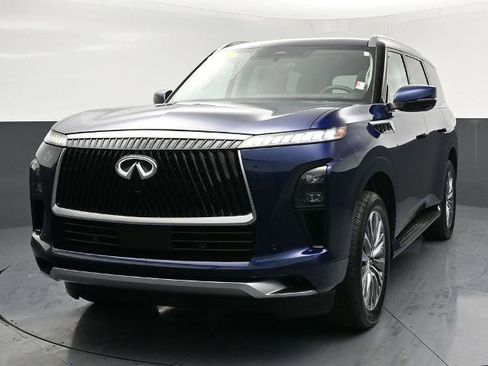 Certified 2025 INFINITI QX80 Luxe image 3