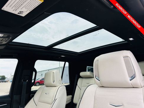 Used 2022 Cadillac Escalade Sport w/ Touring Package AWD/4WD image 4