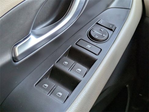 Used 2018 Hyundai Elantra GT image 23