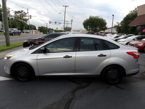 Used 2014 Ford Focus S image 2