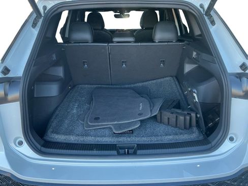 Used 2025 Volkswagen Tiguan SE R-Line image 22