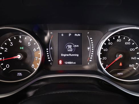 Used 2018 Jeep Compass Latitude FWD image 4