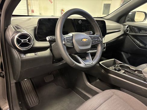 Used 2026 Chevrolet Equinox LT FWD image 24