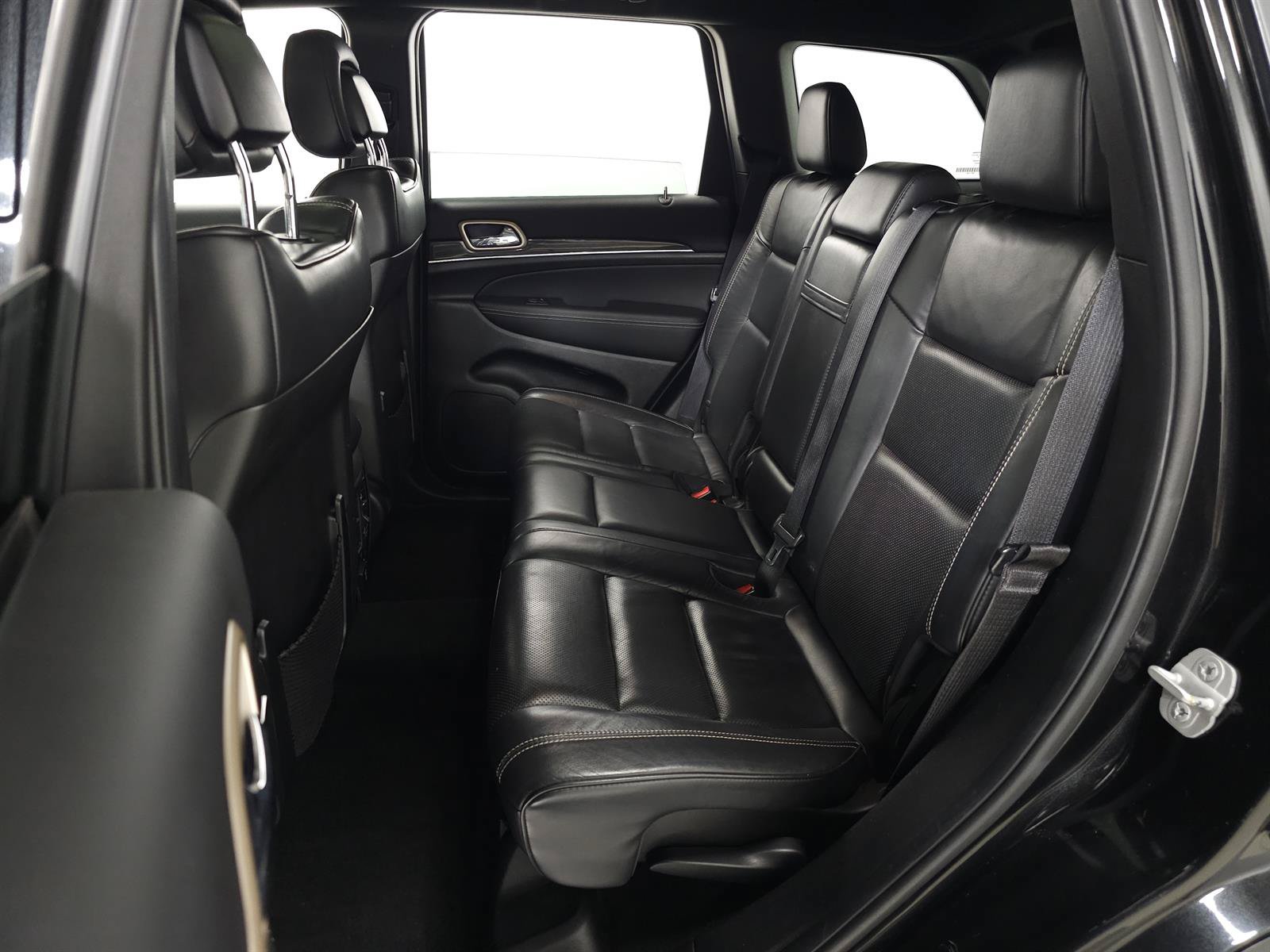 Used 2014 Jeep Grand Cherokee Overland AWD/4WD image 29