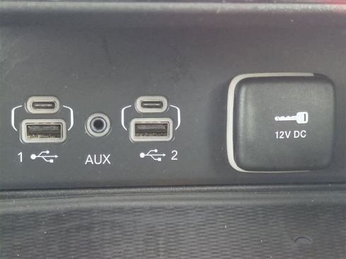 Used 2024 Jeep Grand Cherokee L Limited w/ Luxury Tech Group II image 32