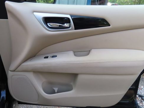 Used 2014 Nissan Pathfinder S FWD image 29
