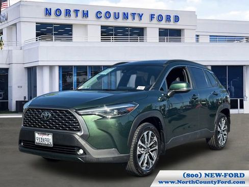 Used 2022 Toyota Corolla Cross XLE w/ Convenience Package image 1