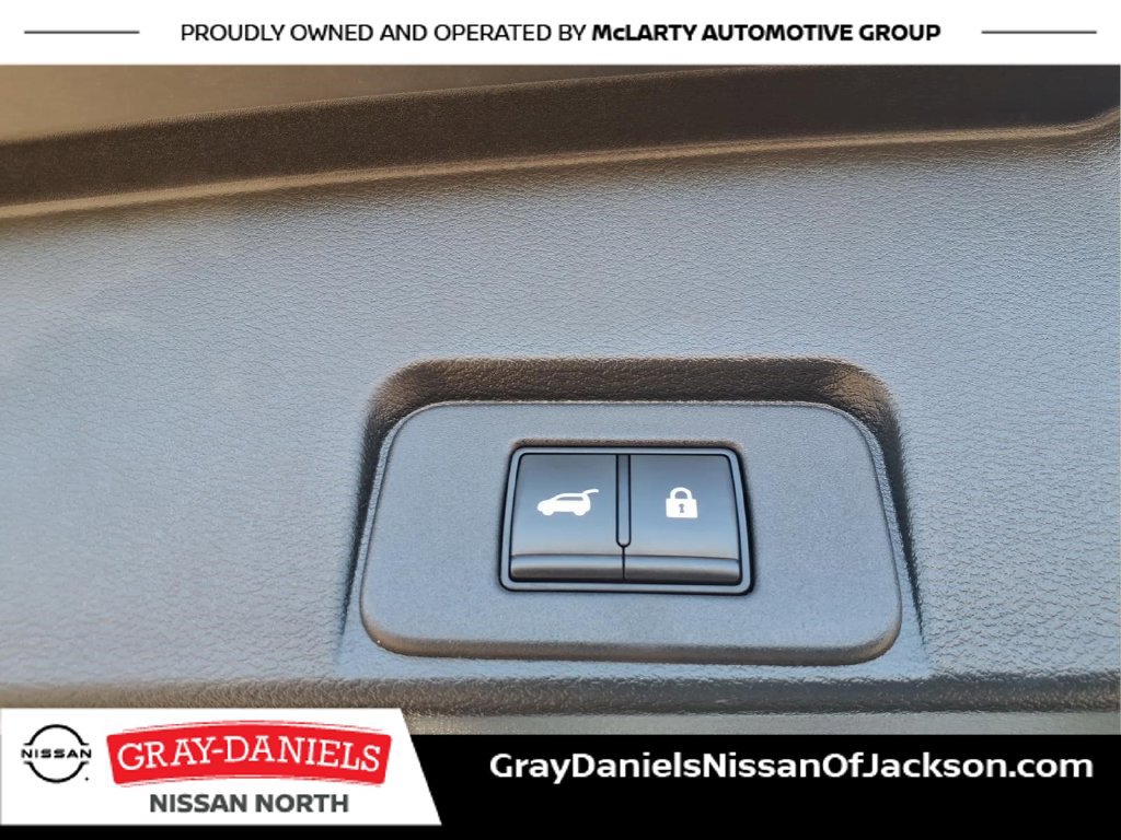Used 2023 Nissan Rogue Platinum w/ Platinum Premium Package FWD image 9