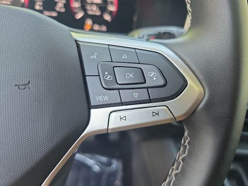 Certified 2025 Volkswagen Tiguan SE AWD/4WD image 17
