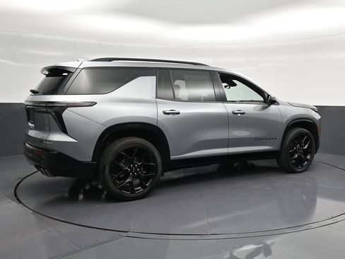 Used 2024 Chevrolet Traverse RS FWD image 3