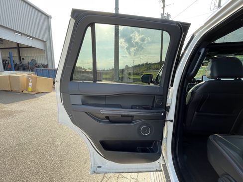 Used 2024 Ford Expedition Limited AWD/4WD image 29