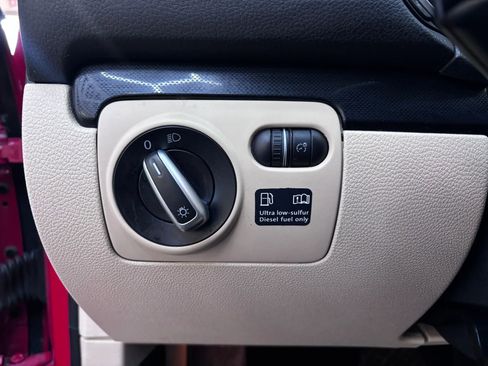 Used 2012 Volkswagen Jetta TDI FWD image 13