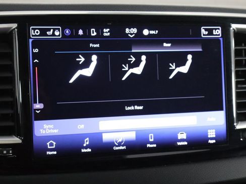 Used 2023 Chrysler Pacifica Touring-L FWD image 34