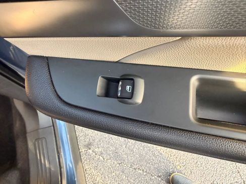 Used 2018 Ford Explorer XLT w/ Equipment Group 202A AWD/4WD image 23