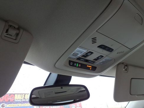 Used 2019 Buick Enclave Essence image 25