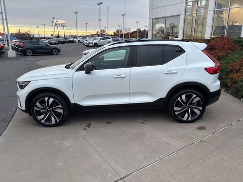 Certified 2025 Volvo XC40 B5 Plus image 10