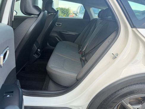 Used 2025 Kia K4 LXS image 38