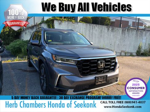 Used 2024 Honda Pilot Touring image 10