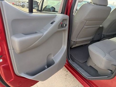 Used 2021 Nissan Frontier SV image 11