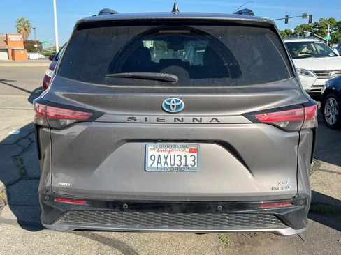 Used 2022 Toyota Sienna XSE w/ XSE Plus Package AWD/4WD image 5