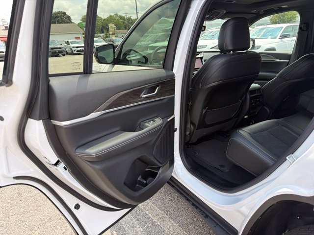 New 2026 Jeep Grand Cherokee Altitude AWD/4WD image 10