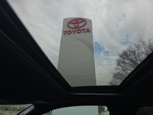 Used 2024 Toyota Tacoma Limited AWD/4WD image 30