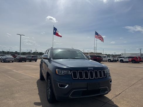 Used 2020 Jeep Grand Cherokee Limited AWD/4WD image 3