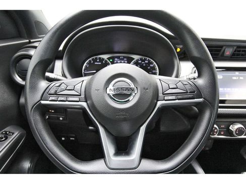 Used 2020 Nissan Kicks S FWD image 11