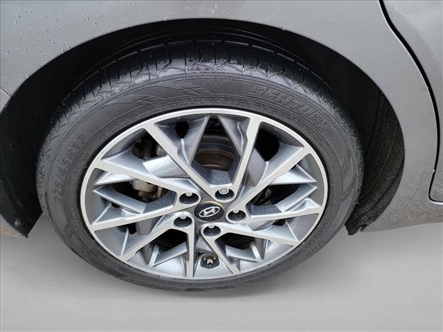 Used 2020 Hyundai Elantra Limited w/ Cargo Package (C1) FWD image 8