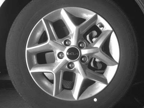 Used 2025 Kia Soul LX w/ LX Technology Package FWD image 13