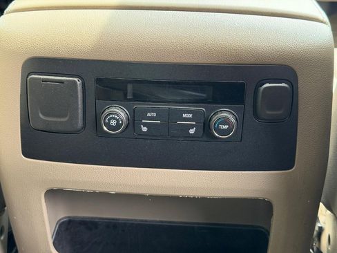 Used 2018 GMC Yukon SLT w/ Premium Edition AWD/4WD image 15