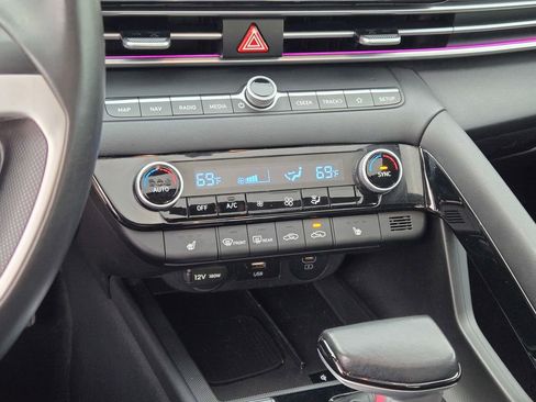 Used 2024 Hyundai Elantra Limited image 34