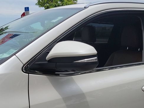 Used 2018 Toyota Highlander Limited Platinum FWD image 13
