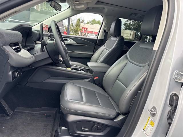 Used 2025 Ford Explorer Active w/ Active Comfort Package AWD/4WD image 8