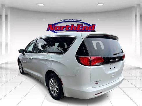 Used 2023 Chrysler Voyager LX FWD image 5