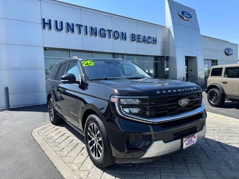 Used 2025 Ford Expedition Platinum image 1