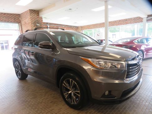 Used 2016 Toyota Highlander XLE FWD image 66