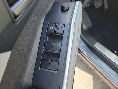 Used 2022 Toyota Highlander LE image 17