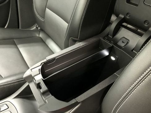 Used 2023 GMC Terrain SLT w/ Infotainment Package II image 29