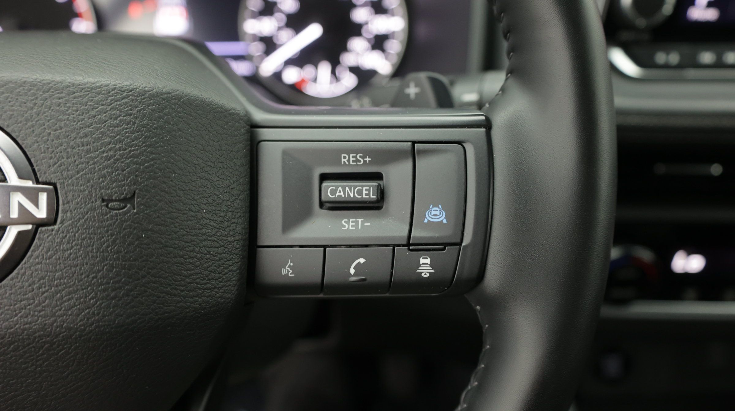 Used 2025 Nissan Rogue SV AWD/4WD image 30